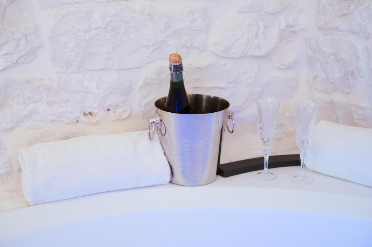 Iconica Luxury Suites Алберобело Екстериор снимка